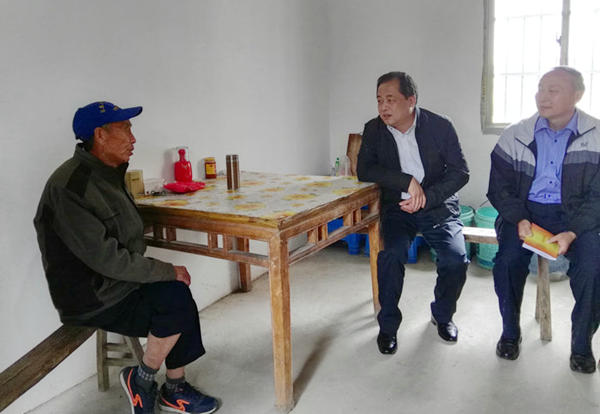 万瑞健走访慰问_600.jpg