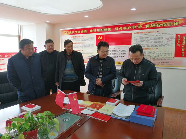 县长邹军在张桥镇调研非公企业党建.jpg 县长邹军在张桥镇调研非公企业党建.jpg