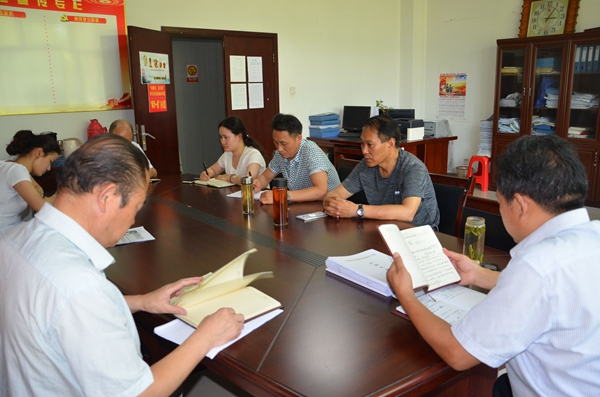 图为县残联会议传达脱贫攻坚“夏季攻势”.jpg 图为县残联会议传达脱贫攻坚“夏季攻势”.jpg