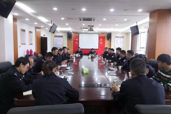 县公安局召开新警集体谈话会.jpg